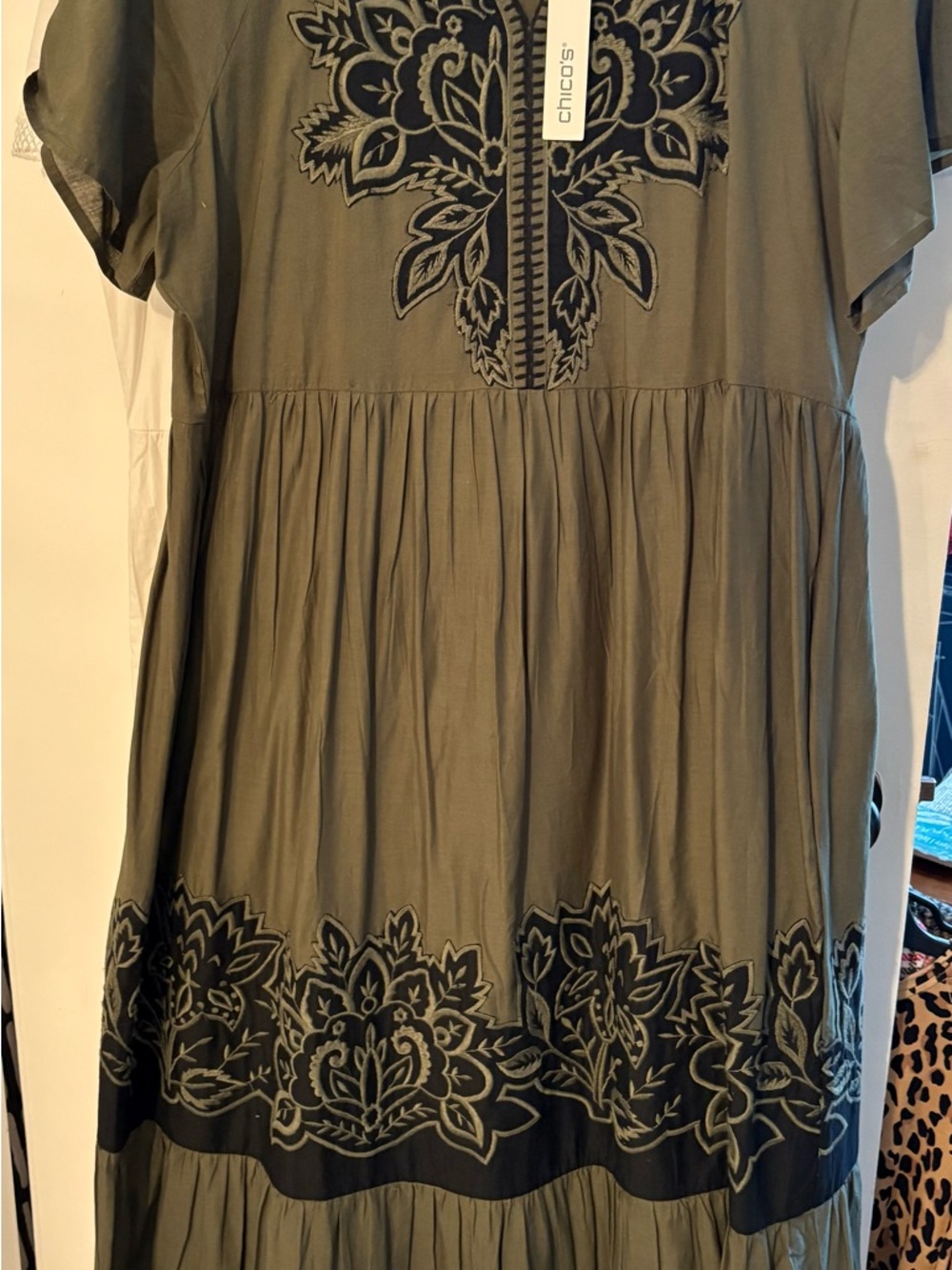 Chico’s Olive Embroidered Tie-Waist Tiered Maxi Dress Size 2 Large - Picture 2 of 6